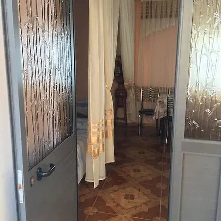 Garsoniere Me Qera Guest house 2*